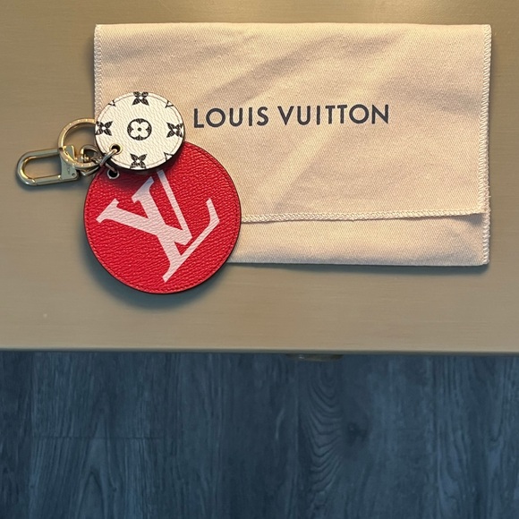 Louis Vuitton Monogram Giant Bag Charm and Keychain - Picture 8 of 8